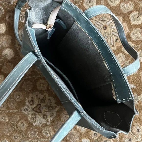 PORTLAND LEATHER CO | Large Lola Zipper Crossbody Tote - Aqua - Picture 6 of 9